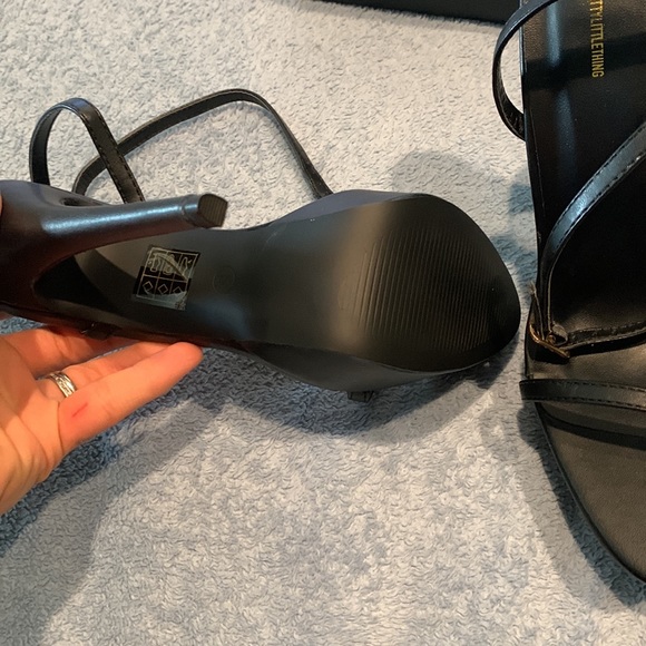 Pretty little things heels. Size 7. 6 inches including a 1 1/2 inch platform. - Picture 4 of 6